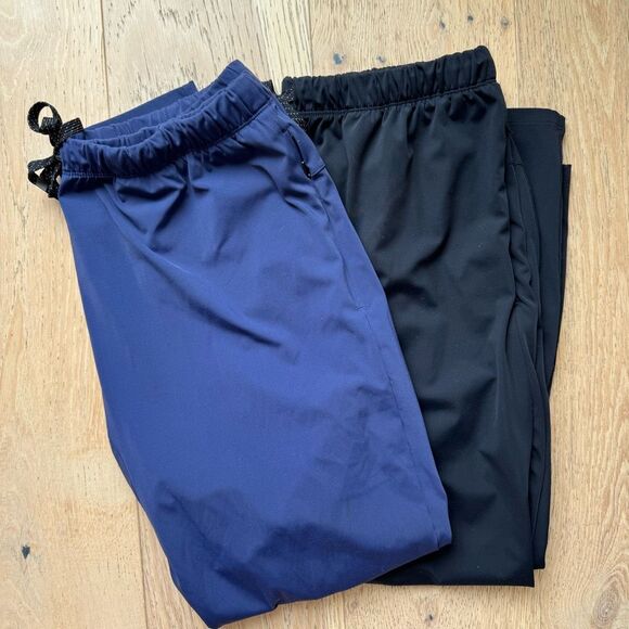 Bundle of 2 Men’s Fabletics Joggers Black Navy Blue Ankle Size Small? medium? - Picture 1 of 10